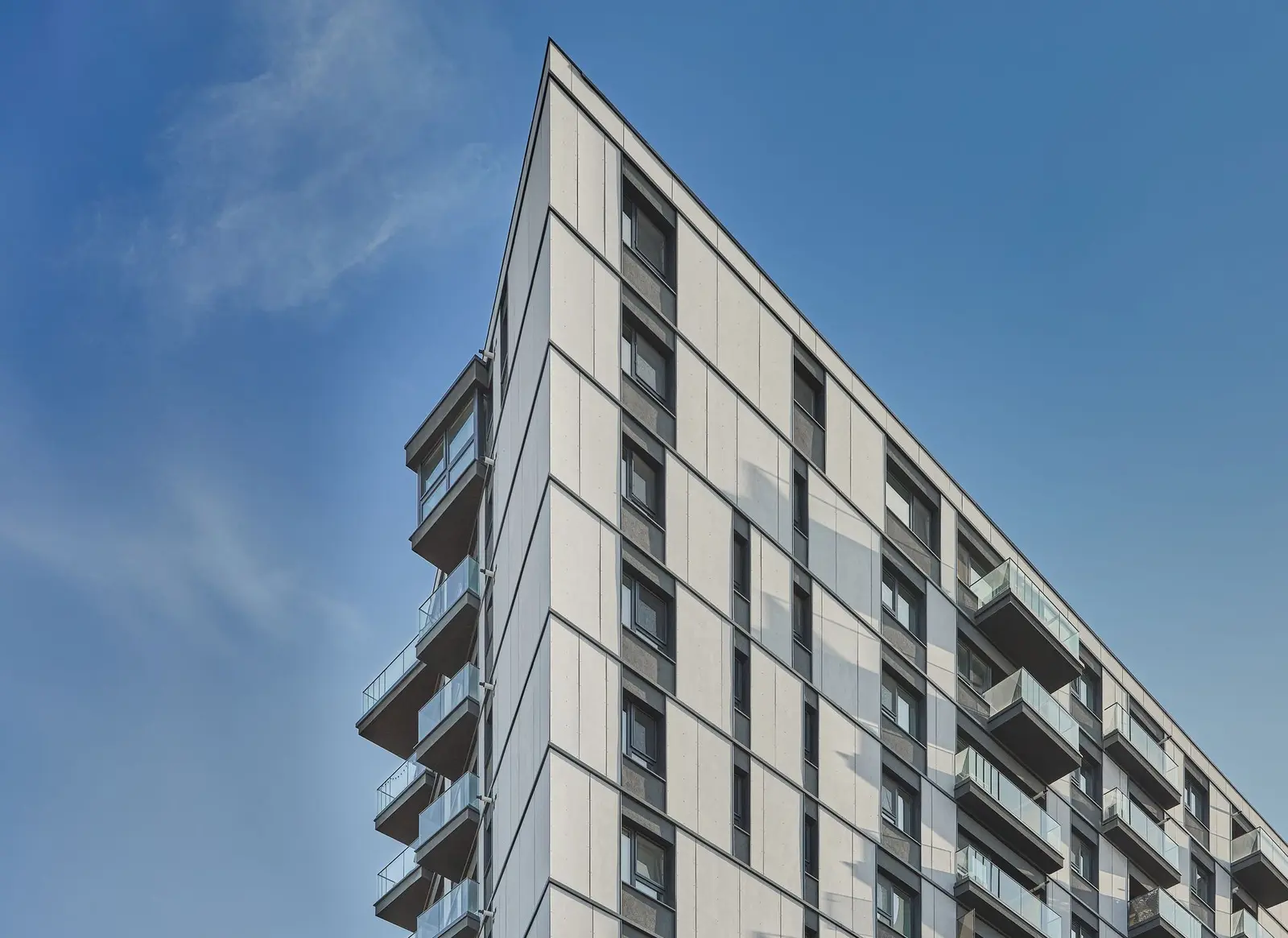 Imobilul de apartamente Lake House 2 din vestul Bucureștiului, în apropiere de Lacul Morii, ansamblu rezidențial dintr-o zonă în plină densificare urbană