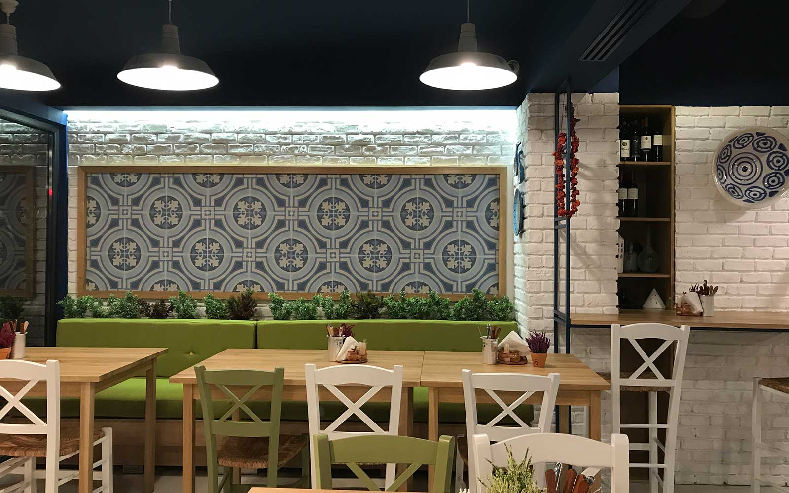 Spațiu interior al proiectului de ospitalitate – Nikos Greek TAverna, București