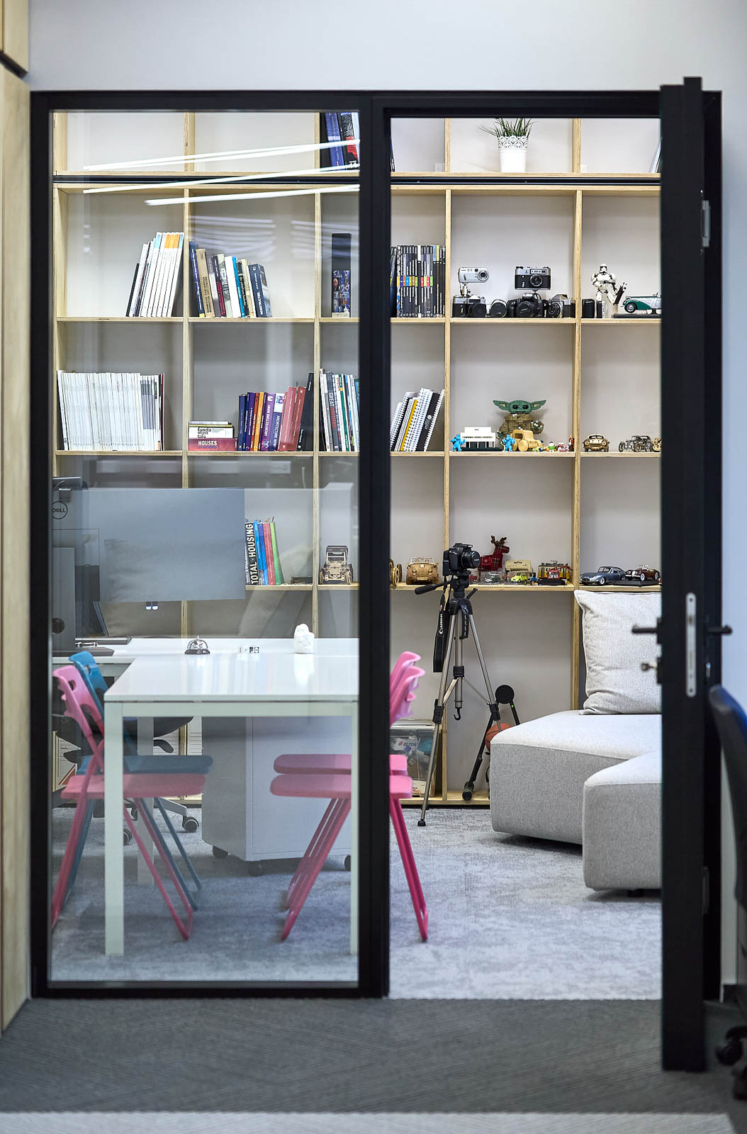 Detaliu de mobilier și finisaje, varianta 3 – DRS Architects Office, București