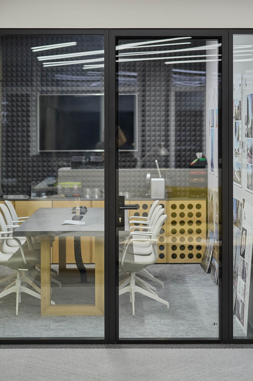 Perspectivă asupra spațiului interior, de aproape – DRS Architects Office, București