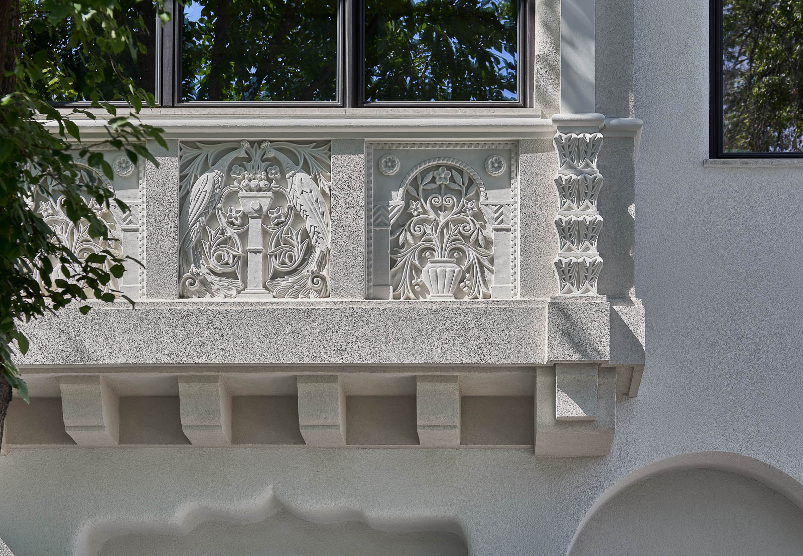 Fațadă a imobilului, vedere secundară – Rosenthal House, București
