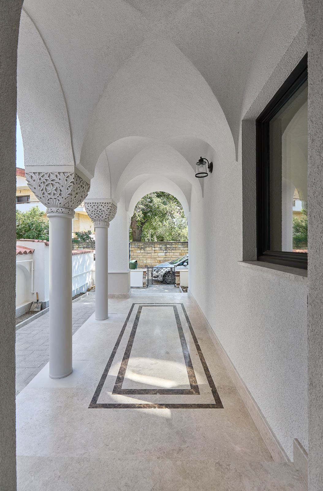 Fațadă a imobilului, plan apropiat – Rosenthal House, București