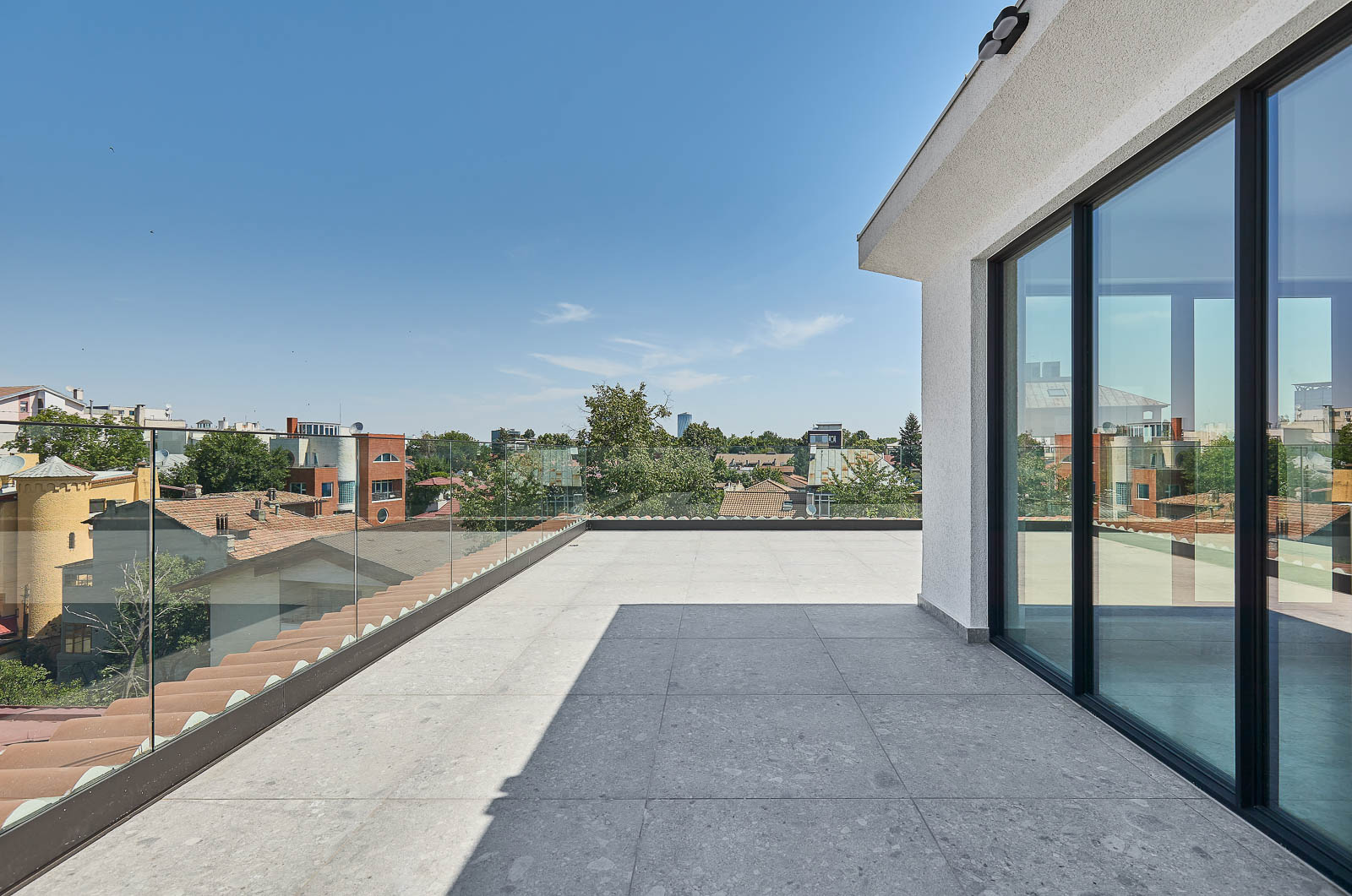 Perspectivă asupra spațiului, vedere laterală – Rosenthal House, București